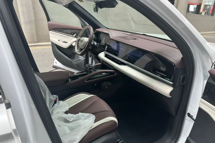 吉利汽车 星越L 2024款 2.0TD DCT EVO两驱尊贵型中控内饰7002