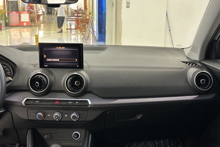 奥迪Q2L 2018款 35 TFSI 上市专享版 国VI中控内饰7014