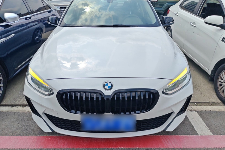 宝马1系 2021款 120i M运动曜夜版车身外观2