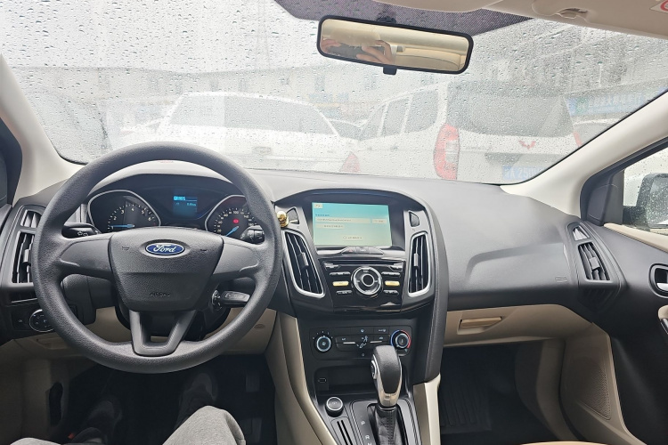 福特 福克斯 2018款 三厢经典 1.6L 自动舒适型智行版中控内饰7002