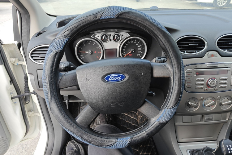 福特 福克斯 2013款 两厢经典 1.8L 手动基本型局部细节13