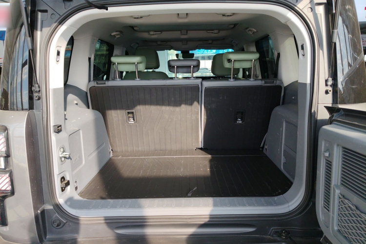 北京BJ40 2024款 2.0T 全新刀锋英雄版 攀登者局部细节23