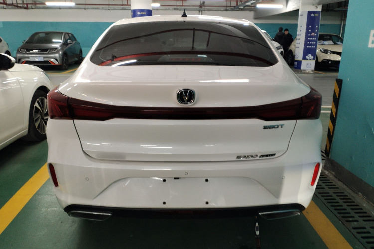 长安 逸动 2023款 畅享版 PLUS 蓝鲸NE 1.4T GDI DCT尊贵版车身外观6