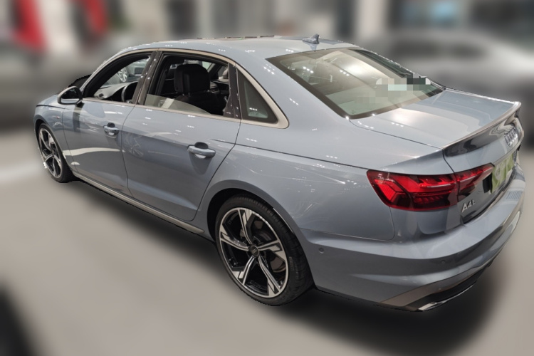 奥迪A4L 2022款 40 TFSI quattro RS套件燃速型车身外观5