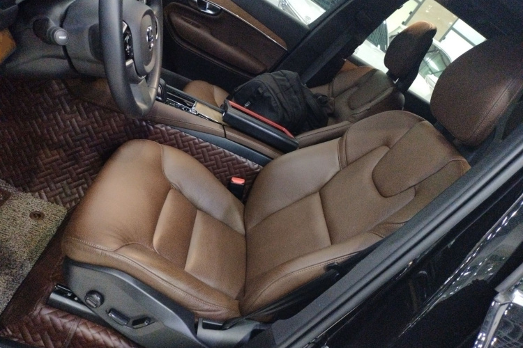 沃尔沃XC90 2021款 B5 智行豪华版 5座中控内饰19