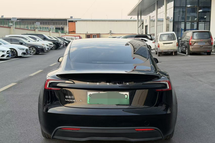 特斯拉 Model 3 2023款 后轮驱动版车身外观6007