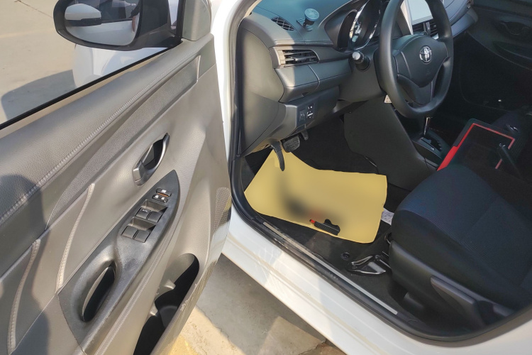 丰田 YARiS L 致炫 2019款 1.5E CVT魅动版 国VI中控内饰7003