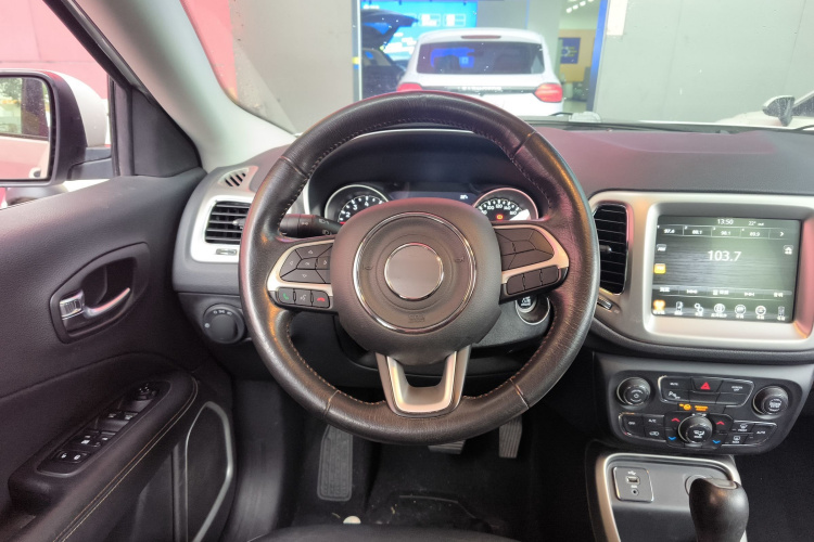 Jeep 指南者 2017款 200T 自动家享版中控内饰13