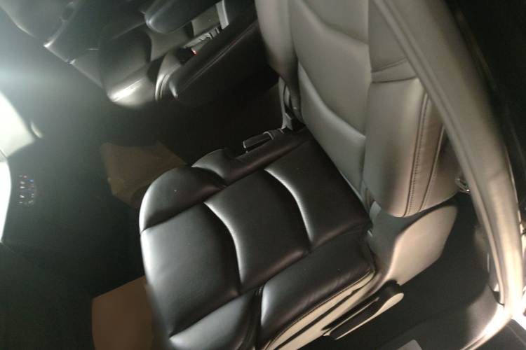 凯迪拉克 凯雷德ESCALADE 2017款 6.2L ESV铂金版加长型中控内饰7004