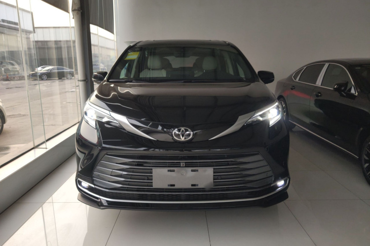 丰田 赛那SIENNA 2026款 2.5L 双擎四驱尊贵版车身外观2