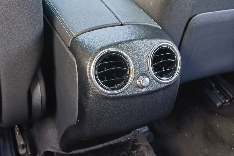 奔驰GLC轿跑 2022款 改款 GLC 260 4MATIC 轿跑SUV中控内饰7014