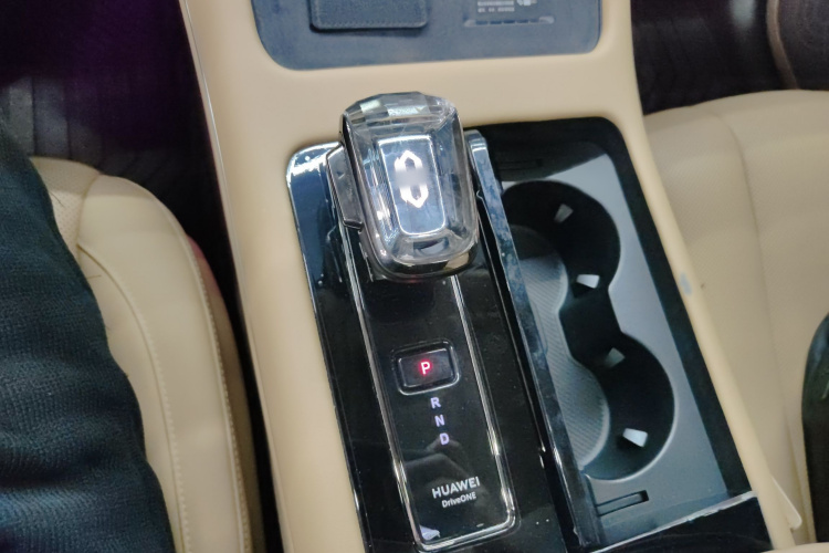 鸿蒙智行 问界M7 2024款 1.5T 四驱Plus版 5座局部细节18