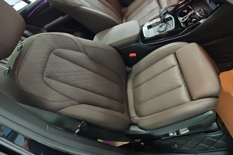 宝马X3 2022款 改款二 xDrive30i 尊享型 M曜夜套装局部细节41