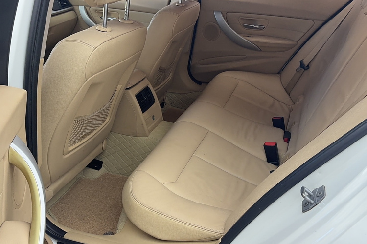 宝马3系 2013款 320i 时尚型中控内饰7001