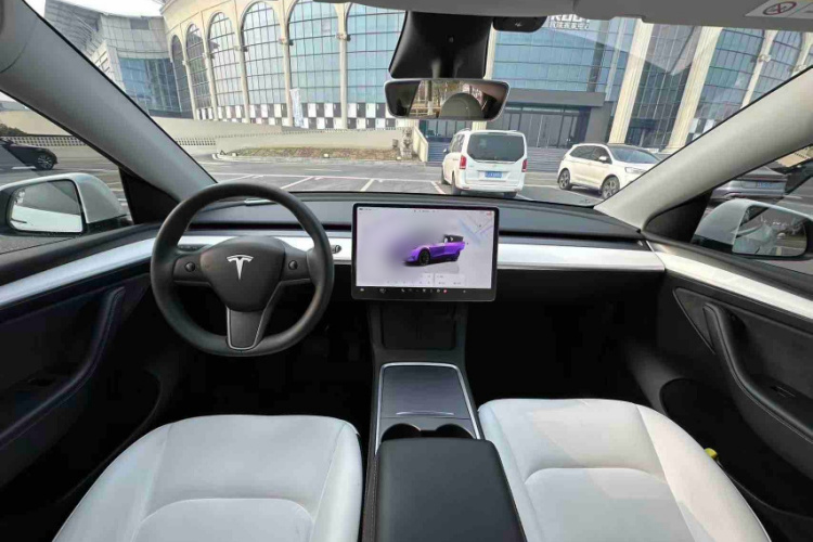 特斯拉 Model Y 2022款 改款 后轮驱动版中控内饰7002