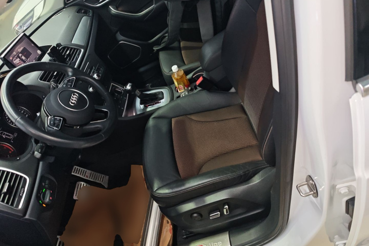 奥迪Q3 2018款 30周年年型 35 TFSI 时尚型中控内饰19