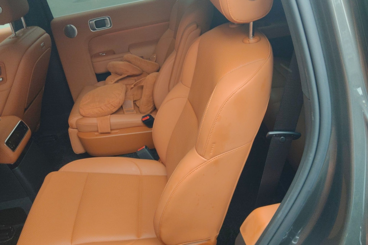 理想汽车 理想L9 2024款 Ultra中控内饰7004