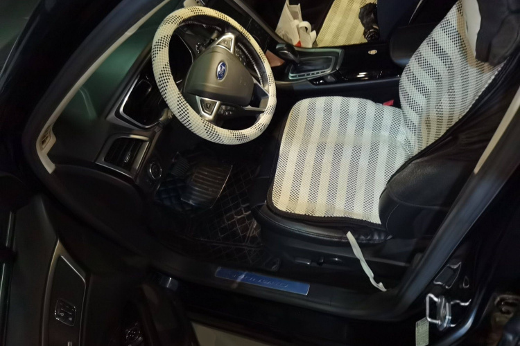 福特 蒙迪欧 2013款 2.0L GTDi240豪华运动型局部细节19