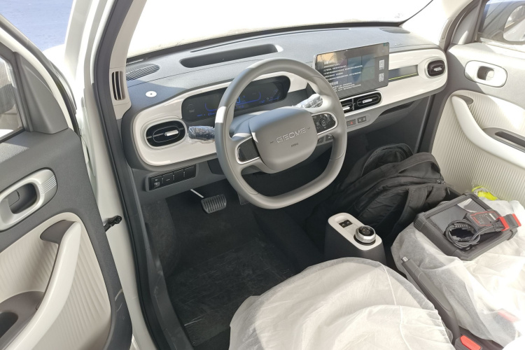 吉利银河 熊猫 2025款 210km 元气熊中控内饰12