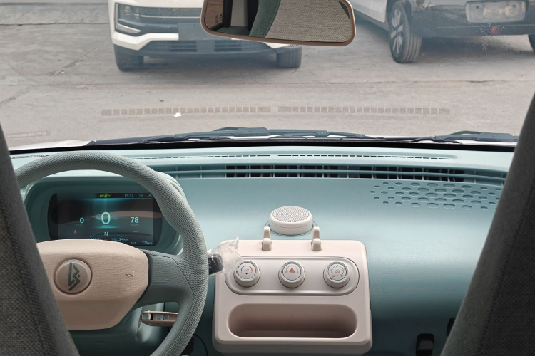 凌宝汽车 凌宝uni 2025款 微甜版 11.52kWh中控内饰7001