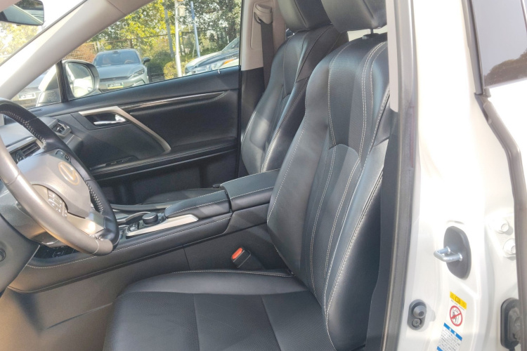 雷克萨斯RX 2016款 300 四驱典雅版 国V中控内饰19