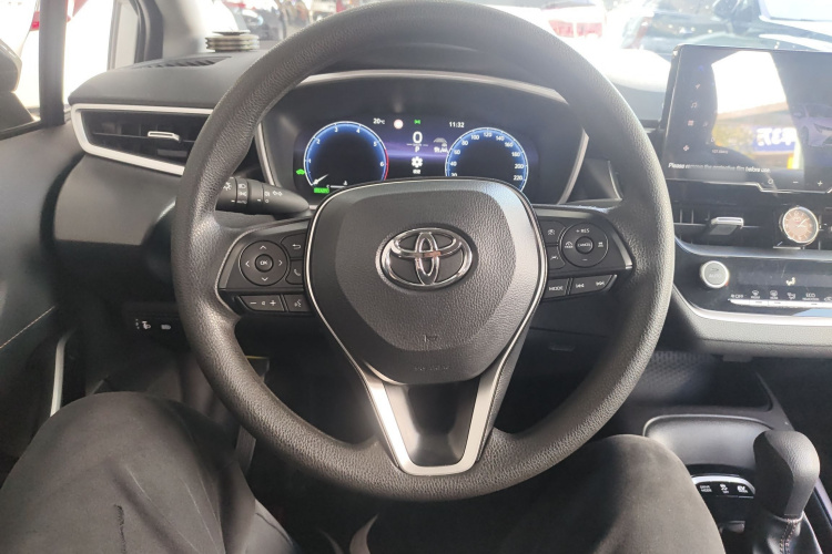 丰田 雷凌 2023款 智能电混双擎 1.8L 运动版中控内饰13