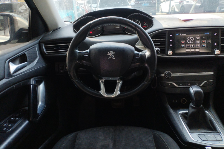 标致308S 2015款 1.2T 自动劲驰版中控内饰13