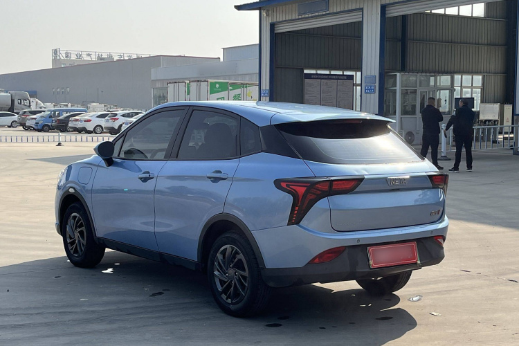 哪吒汽车 哪吒V 2021款 标准续航娱乐版升级型车身外观6002