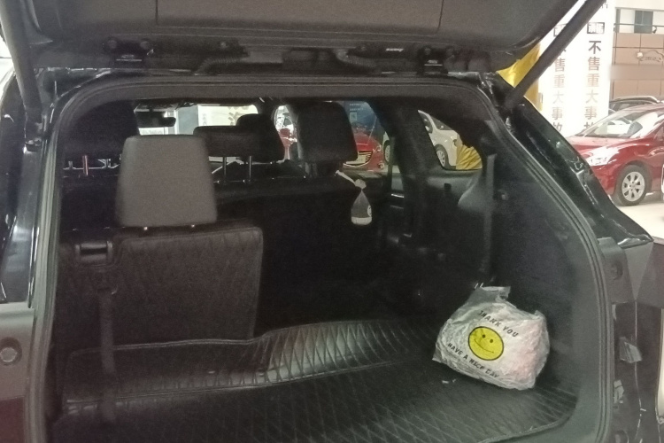 丰田 皇冠陆放 2022款 2.0T 四驱劲耀版机舱底盘23