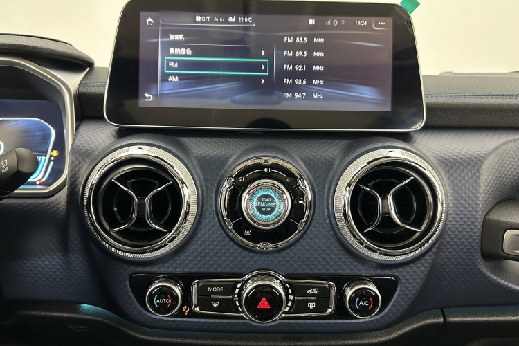 北京BJ40 2020款 2.0T 自动四驱城市猎人版侠客型中控内饰7004