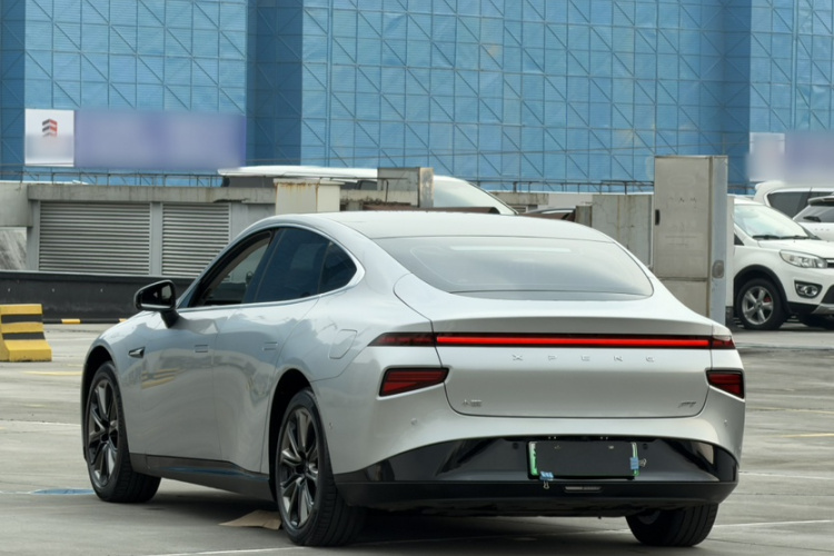 小鹏P7 2022款 670N+车身外观6002