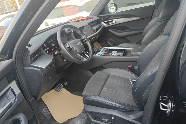 奥迪Q6 2023款 40 TFSI quattro 观云型 Light 飞骑套装中控内饰19