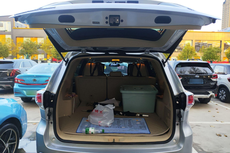 丰田 汉兰达 2017款 2.0T 两驱精英版 5座局部细节23