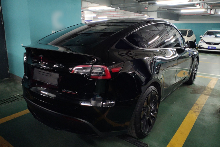特斯拉 Model Y 2022款 Performance高性能全轮驱动版车身外观6005
