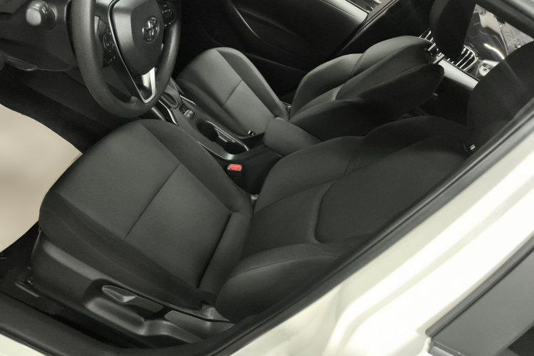 丰田 雷凌 2024款 智能电混双擎 1.8L 领先版中控内饰19