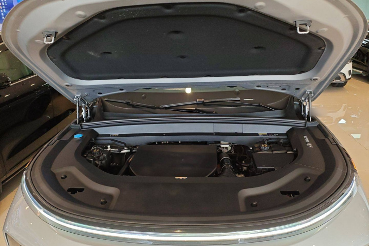 理想汽车 理想L8 2023款 Pro机舱底盘24