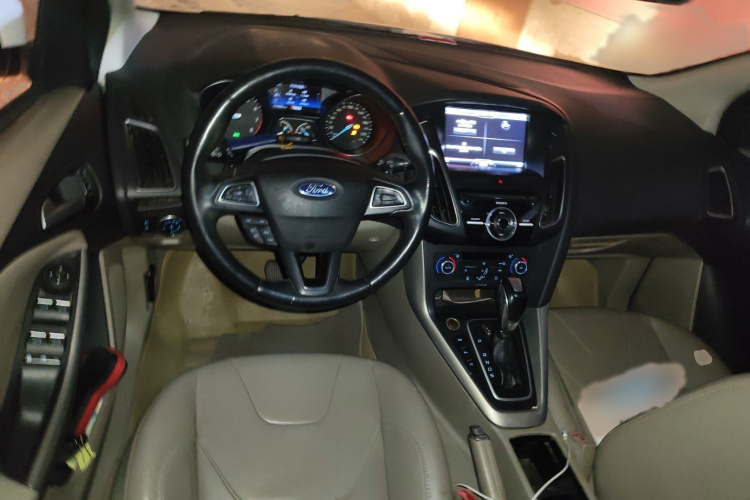 福特 福克斯 2015款 三厢 EcoBoost 180 自动旗舰型中控内饰7002