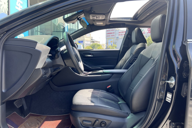 丰田 亚洲龙 2022款 2.0L 豪华版中控内饰7005