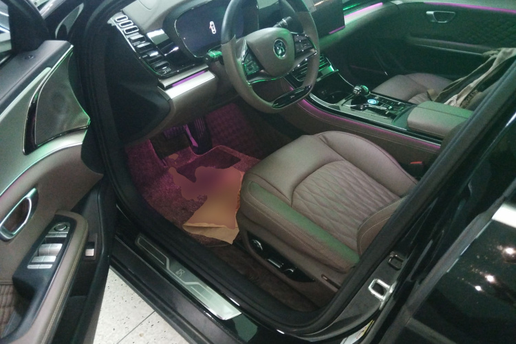 比亚迪 汉 2023款 EV 冠军版 506KM前驱尊贵型中控内饰7003