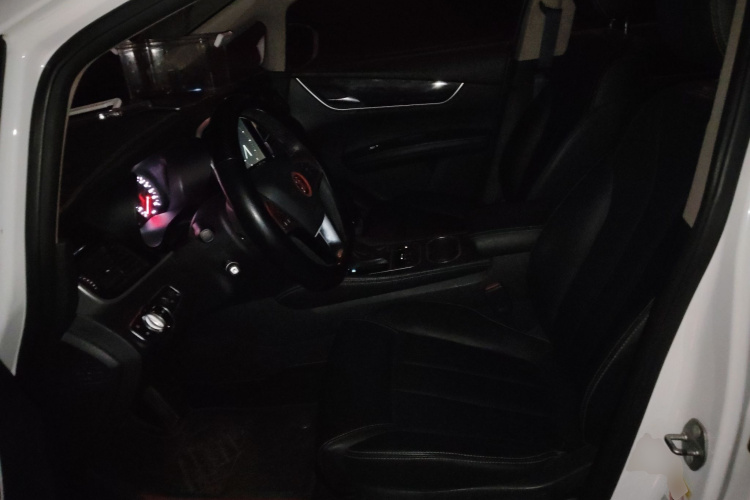 比亚迪 宋MAX 2017款 1.5T 自动智联精英型 7座中控内饰19