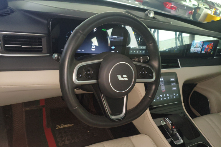 理想汽车 理想ONE 2020款 增程6座版中控内饰13