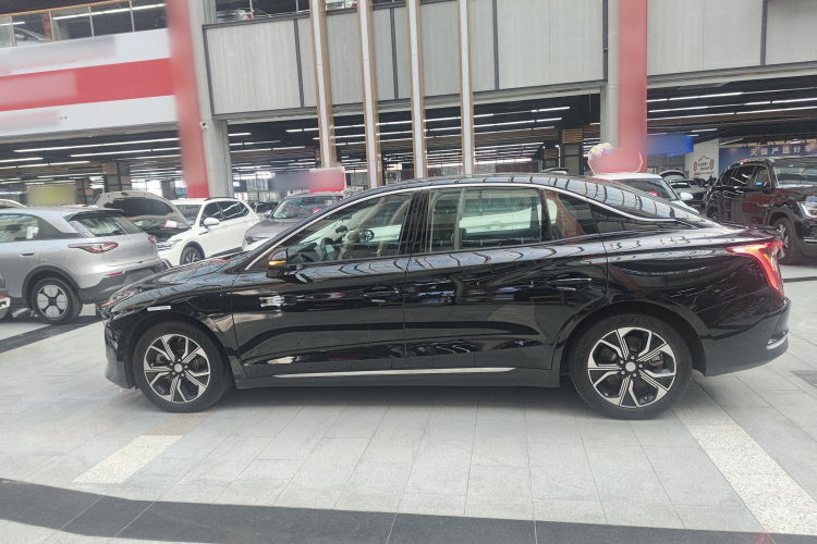 红旗E-QM5 2023款 改款 基础出行版车身外观4