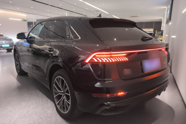 奥迪Q8 2019款 55 TFSI 臻选动感型车身外观4