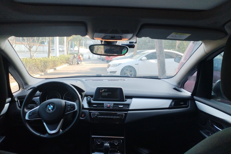 宝马2系多功能旅行车 2015款 218i 领先型中控内饰22