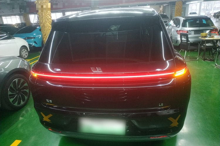 理想汽车 理想L8 2023款 Max车身外观6
