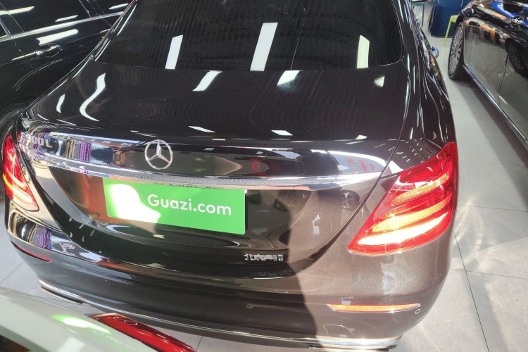 奔驰E级 2020款 改款 E 300 L 时尚型车身外观6