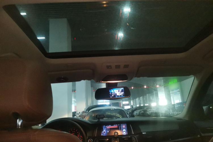 宝马5系 2014款 525Li 领先型中控内饰22