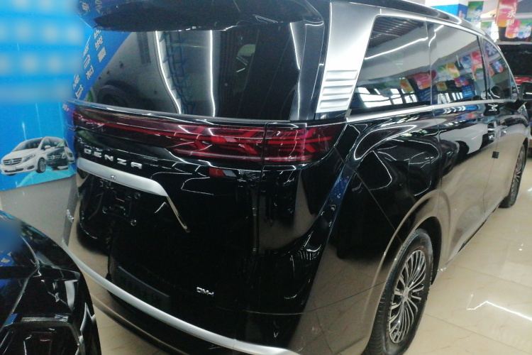 腾势D9 2024款 DM-i 1050 尊享型车身外观6