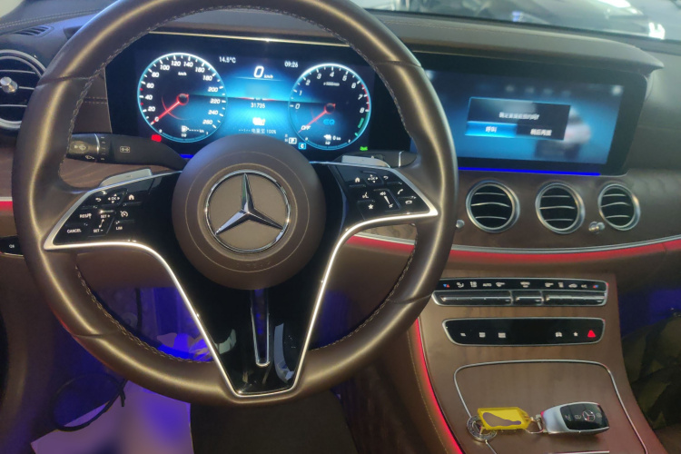 奔驰E级新能源 2022款 E 350 e L 插电式混合动力轿车中控内饰7002