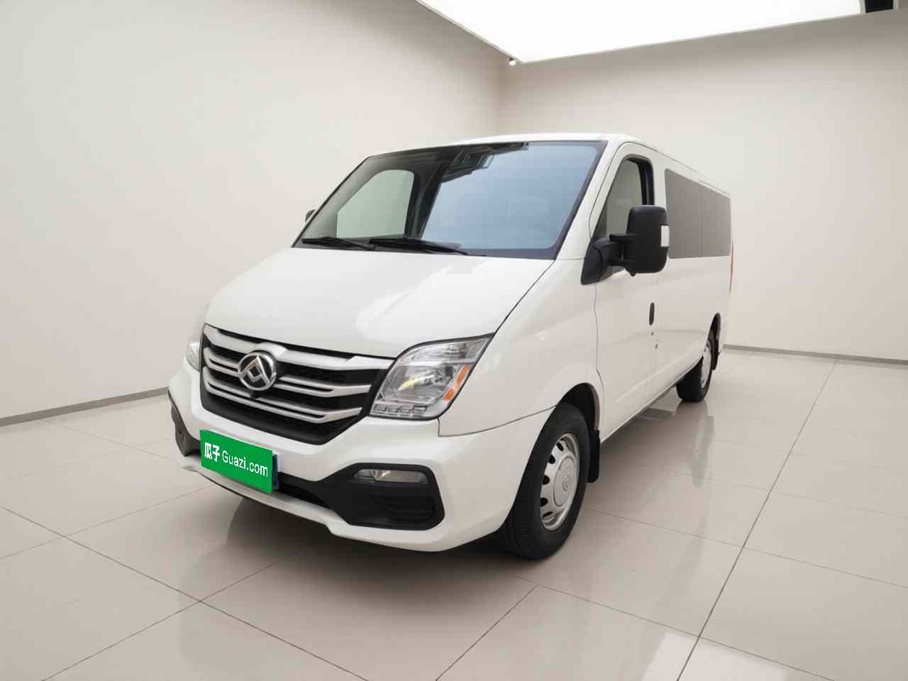 上汽大通MAXUS 新途V80 2024款 傲运通超值版 6MT 长轴超低顶127Ps 6/7/8/9座(1)